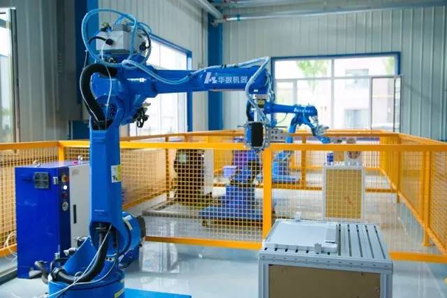 白副市长莅临工业机器人及智能制造应用工程中心参观调研，共话自动化工程发展新篇章